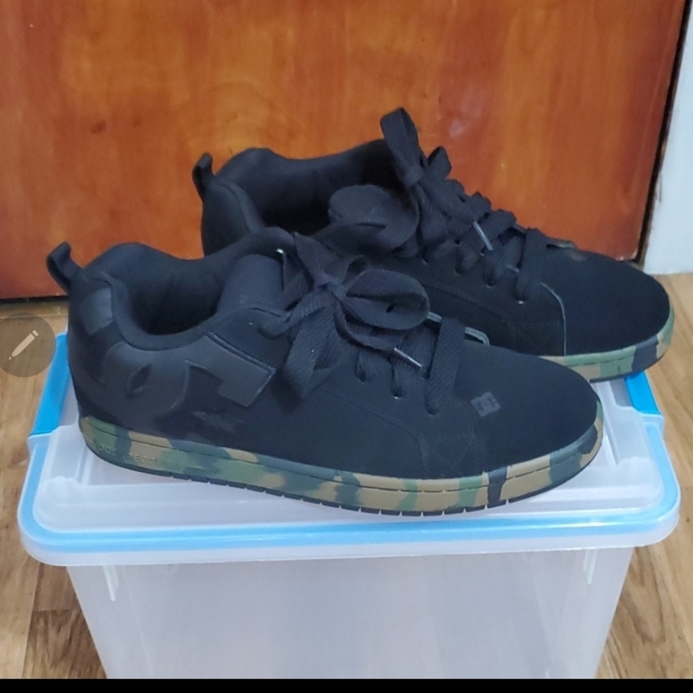DC black and camo size 13